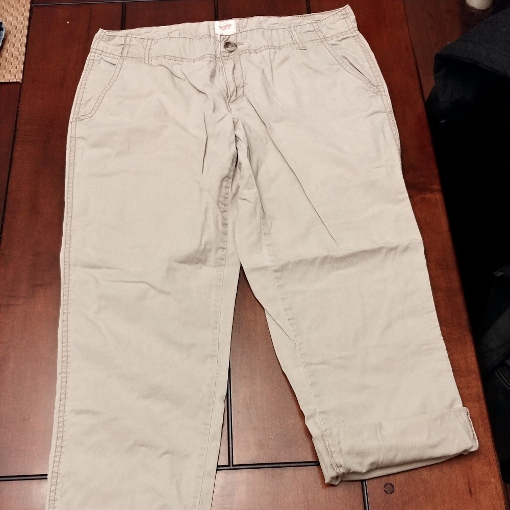 Size 11 Mossimo khaki capris